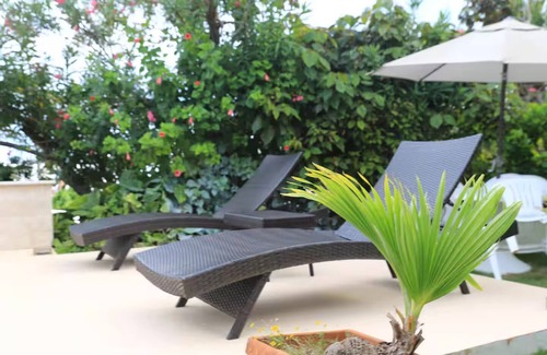 Pembroke Apartment | ED 10 Pool, Queen bed, Hamilton