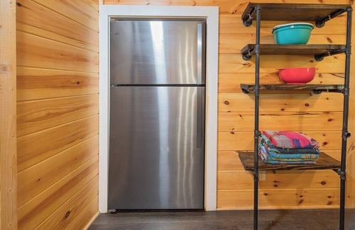 Lookout Valley Neighborhood Association Apartment | Eden Cabin | Forested Tiny Home on Lookout Mtn.