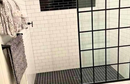 Downtown House | Eden House Vineyard- Syrah Suite