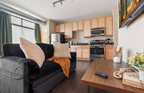 Downtown Minneapolis Apartment | Eden Studio | Free Parking, Central, Gym Fast WIFI
