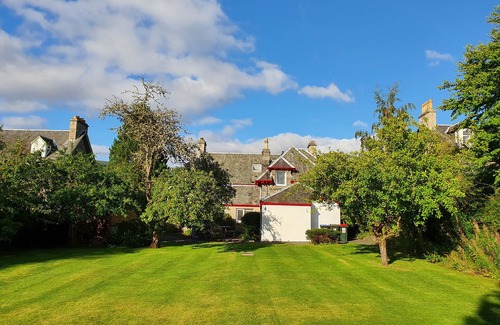 Aberfeldy House | EDENGROVE, pet friendly, with open fire in Aberfeldy