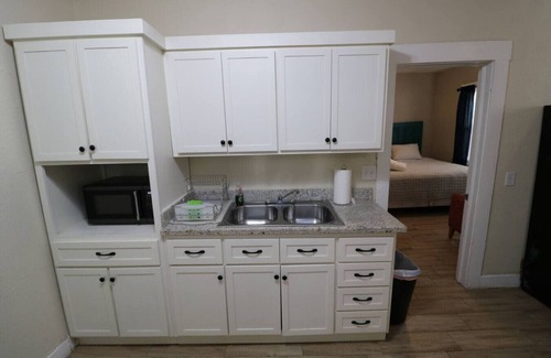 El Paso House | Eden’s Comfort Suite - Near I-10