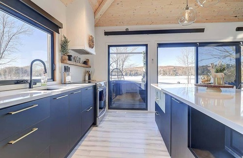 Stanstead Township Ski Chalet | Edge of Lake Lovering - Spa - Chic Shack
