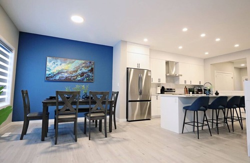 West Edmonton House | Edgemont Escape |A/C|Family Friendly|WEM|Disney+