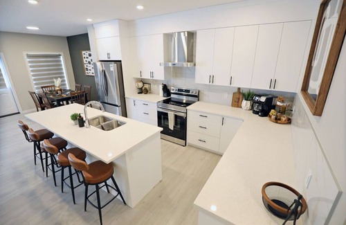 West Edmonton House | Edgemont Retreat|A/C|River Cree|WEM|Disney+