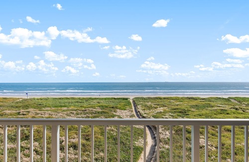 South Padre Island Condo | Edgewater 402 - Serene vibes;Family fun;Beachfront;Pool;Near shops