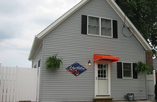 Celina Cottage | Edgewater Cottage - Private Lakefront Getaway
