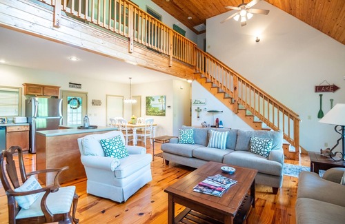 Dadeville House | Edgewater Escape | 3 Bed, 2 Bath
