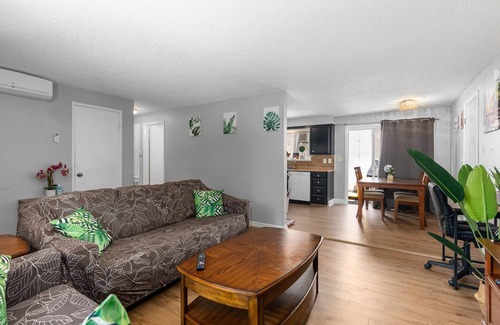 Edgewood Apartment | Edgewood Jungle Vibs Own unit A