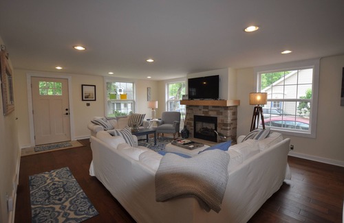 Edinboro House | EDINBORO LAKESIDE COTTAGE W/POOL! COMPLETELY REMODELED INSIDE AND OUT.