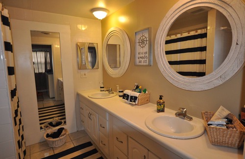 Edinboro House | EDINBORO LAKESIDE COTTAGE W/POOL! COMPLETELY REMODELED INSIDE AND OUT.