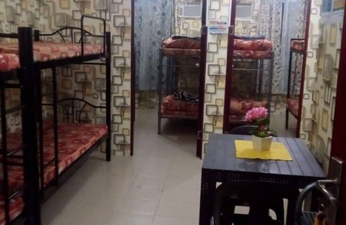 Tondo Hostel | EDMAR 732 (Family room - Breakfast Included) Unit # 6