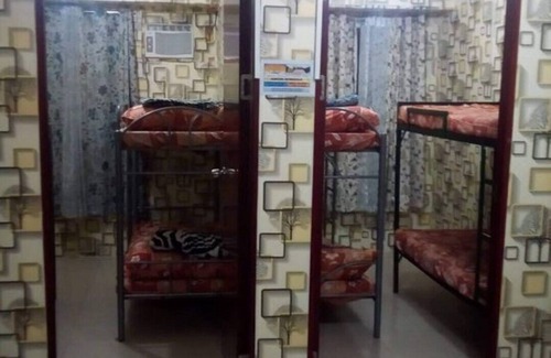 Tondo Hostel | EDMAR 732 (Family room - Breakfast Included) Unit # 6