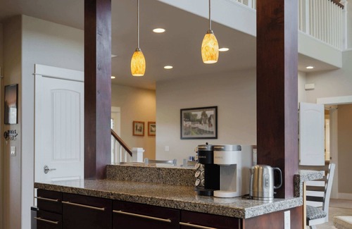 Mountain View House | Edradour Estates, Best of Bend for 14! 6 Kings!