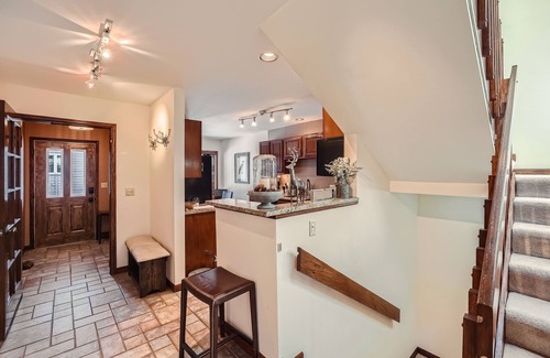 Edwards House | Edwards Townhome - Access to Tennis Courts, Pickle Ball, Pool, Gym, and HOA Hiking Trail