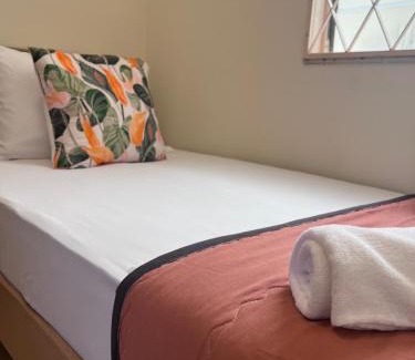 Batu Ferringhi Apartment | EE's Summer House - Homestay 3 min walk to beach