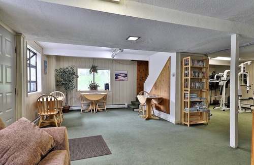 West Bridgewater House | Efficiency with Sleeper Sofa only 214