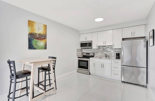 Bermuda Riviera Apartment | Efficiency with City Views