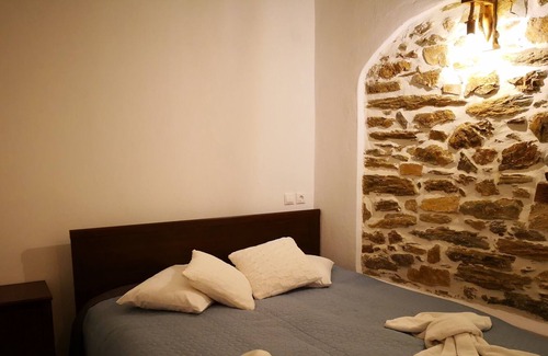 Portaria House | Effrosini Traditional home , with garden view and fireplace