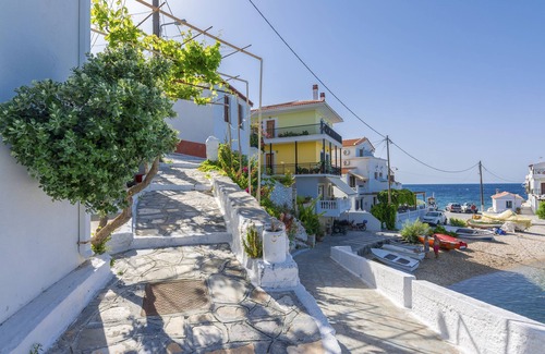 Kokkari Apartment | Eftopia Beachfront 2-bedrooms apartment