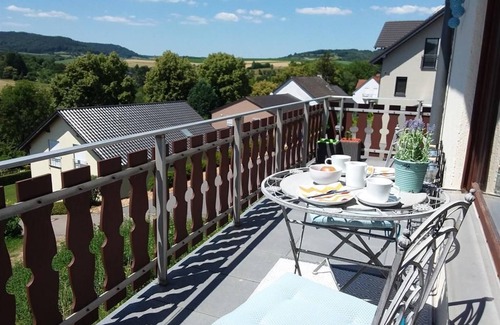Holsthum Apartment | Eifel-Feriennest - 6-bed apartment shower/toilet, non-smoking