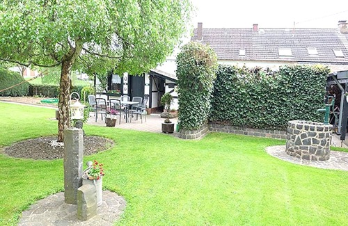Oberstadtfeld Apartment | Eifel Garden Hideaway