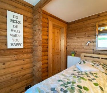 Metternich House | Eifel-Lounge BLOCKHAUS mit Kamin Garten Balkon nahe Köln Therme Brühl Phantasialand