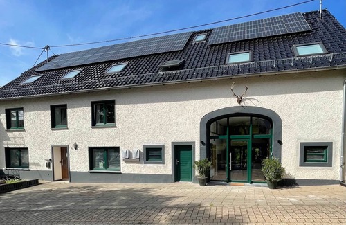 Loogh Apartment | Eifelsuiten: Traum Penthouse in Idyllischer Naturlage
