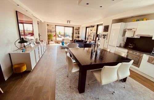 Suresnes Apartment | Eiffel Tour Luxury Penthouse VUE With AC