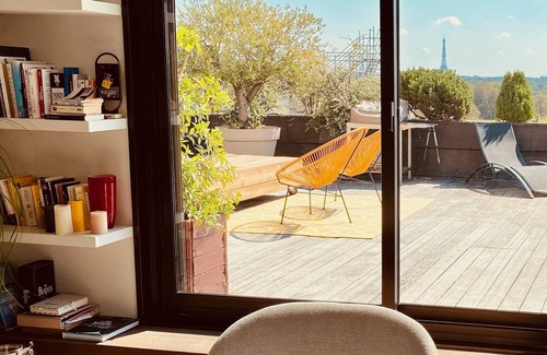 Suresnes Apartment | Eiffel Tour Luxury Penthouse VUE With AC