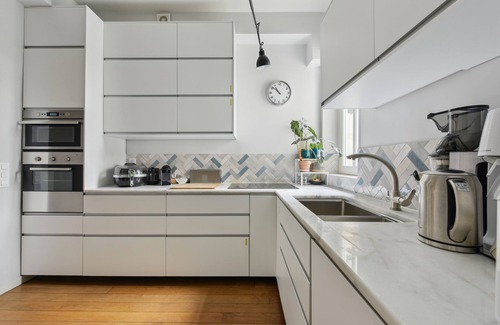 Grenelle Apartment | Eiffel Tower at 5' walking, Parisian charm, highly equipped, 4 people, 2 bdr.