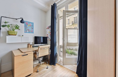 Grenelle Apartment | Eiffel Tower at 5' walking, Parisian charm, highly equipped, 4 people, 2 bdr.