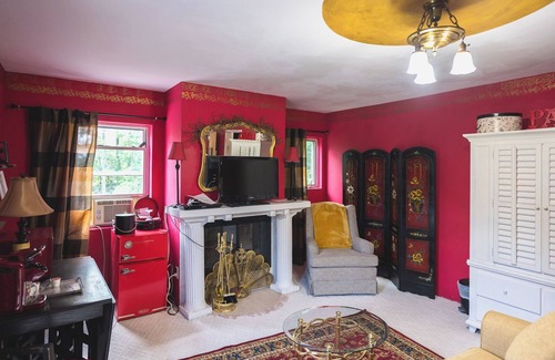L'Anse House | Eiffel tower retreat