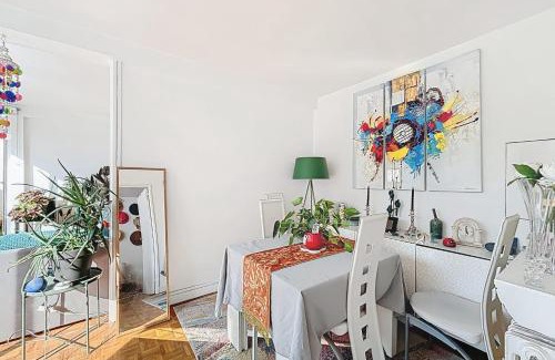 Grenelle Apartment | Eiffel Tower view from charming T2