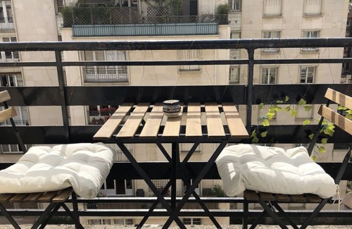 17th Arrondissement Apartment | Eiffel Tower View in the Arc de Triomphe area : a true Parisian experience