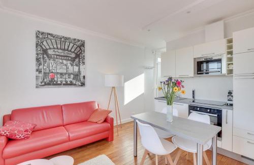 Saint-Thomas-d'Aquin Apartment | Eiffel Tower view + terrace Saint Germain des Pres