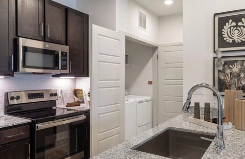 Austin Apartment | EightyOne10 1BD 1 - One Bedroom Apartment, Sleeps 2