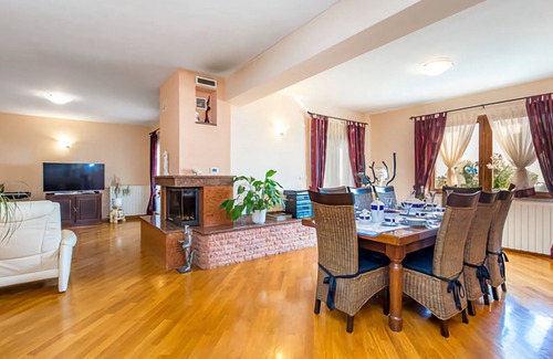 Viskovo Villa | Ein Wunderschönes Haus mit Pool und Whirlpool für 10 Personen