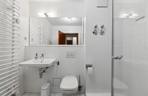 Suedwest Apartment | Eindrucksvolle Zwei-Zimmer-Wohnung mit Balkon und großer Küche
