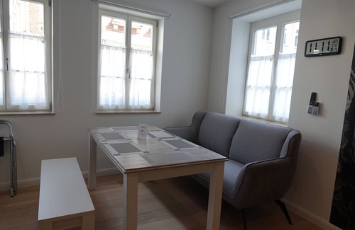Coburg Apartment | Eine Zentral Gelegene Suite im Erdgeschoss mit Einem Außergewöhnlichen Ambiente