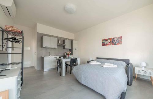 Somma Lombardo Apartment | Einstein - Modern Apartment with Balcony