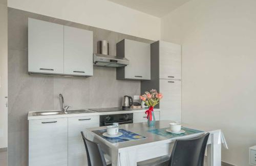 Somma Lombardo Apartment | Einstein - Modern Apartment with Balcony