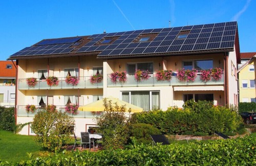 Bad Krozingen Apartment | Einzelzimmer Nr. 10 mit großem Balkon