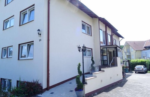 Bad Krozingen Apartment | Einzelzimmer Nr. 7 mit Balkon