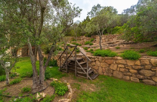 Tiriddo Apartment | EJA: Relaxing Oasis with Garden Just Steps