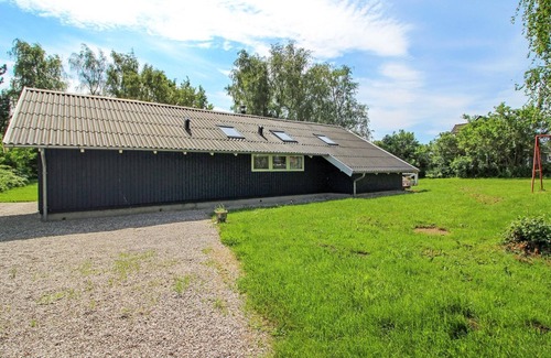 Vibæk Strand House | "Ejvi" - 700m from the sea by Interhome