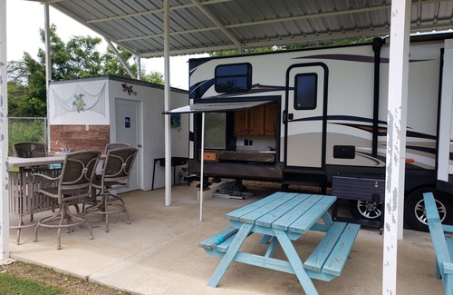 Llanos Costa House | El Camper, carretera hacia Combate, Cabo Rojo