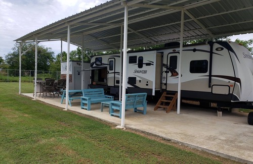 Llanos Costa House | El Camper, carretera hacia Combate, Cabo Rojo