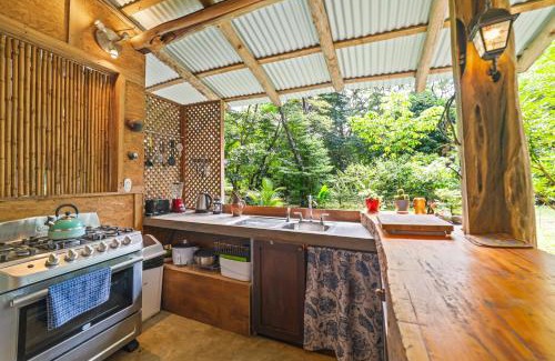 Playa Negra House | El Chic Shack, Authentic Cabin walk to Negra
