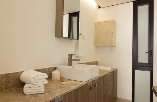 Downtown Queretaro Apartment | El Doce Suite con Balcón by Homi Rent